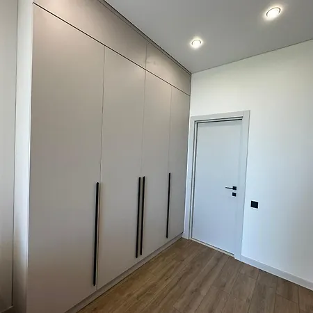 Apartment двохкімнатна ,простора в 5 хв від моря,золотий берег,16 ст фонтану вид на море!