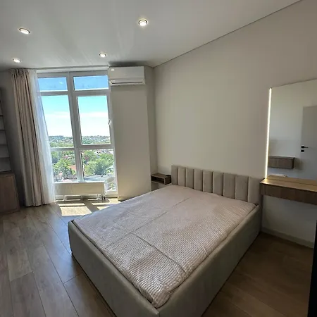 Apartment двохкімнатна ,простора в 5 хв від моря,золотий берег,16 ст фонтану вид на море!